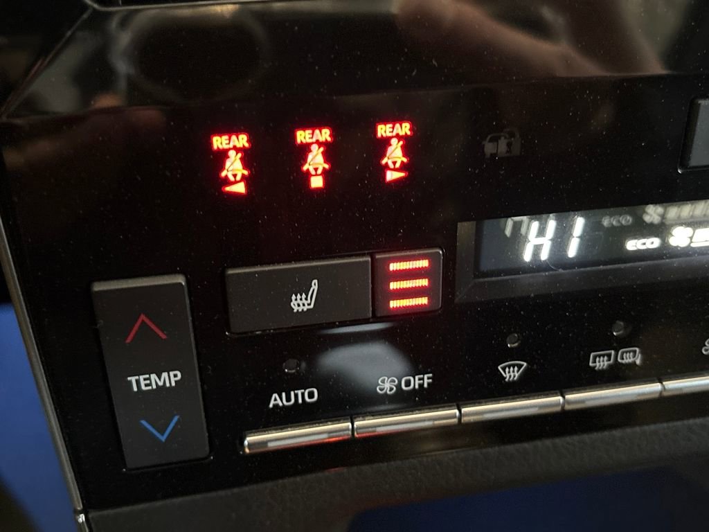 Used 2019 Toyota Avalon XLE w/ Moonroof Package image 17