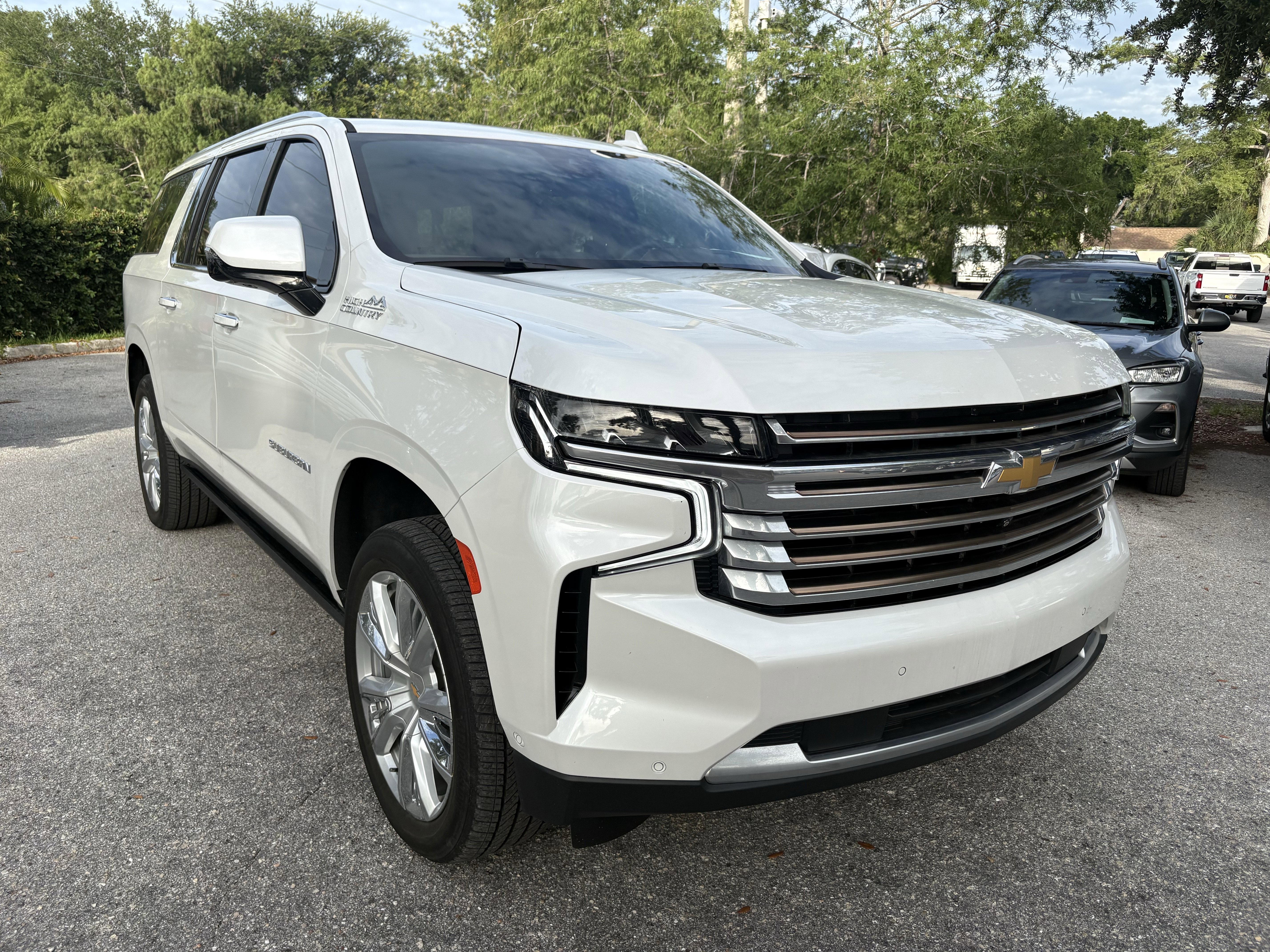 Used 2024 Chevrolet Suburban High Country w/ Advanced Technology Package AWD/4WD image 1