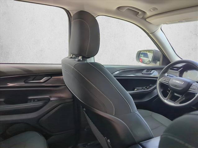 Used 2023 Jeep Grand Cherokee Laredo RWD image 23