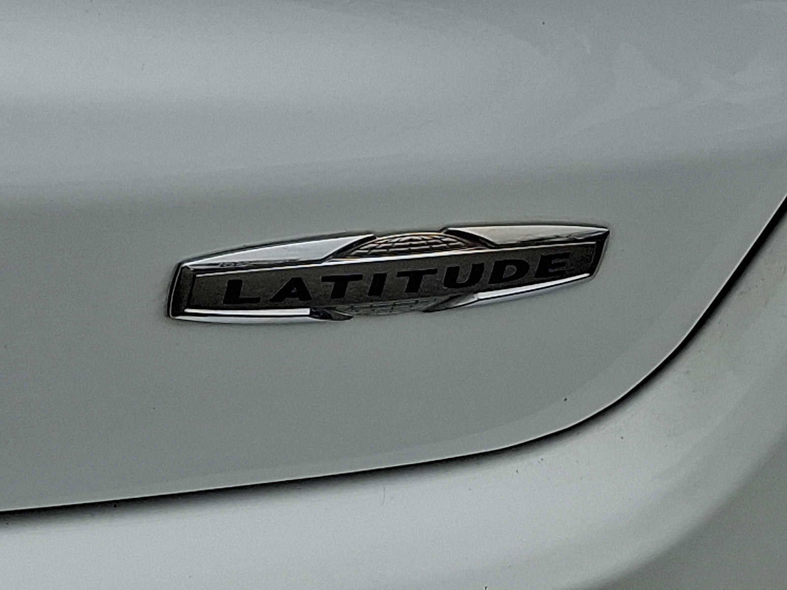 Used 2023 Jeep Compass Latitude image 30