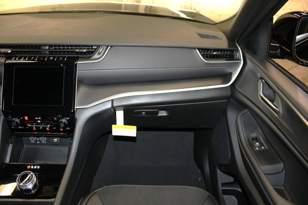 New 2025 Jeep Grand Cherokee Laredo image 31