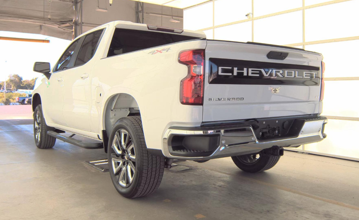 Used 2020 Chevrolet Silverado 1500 LT w/ Convenience Package image 8