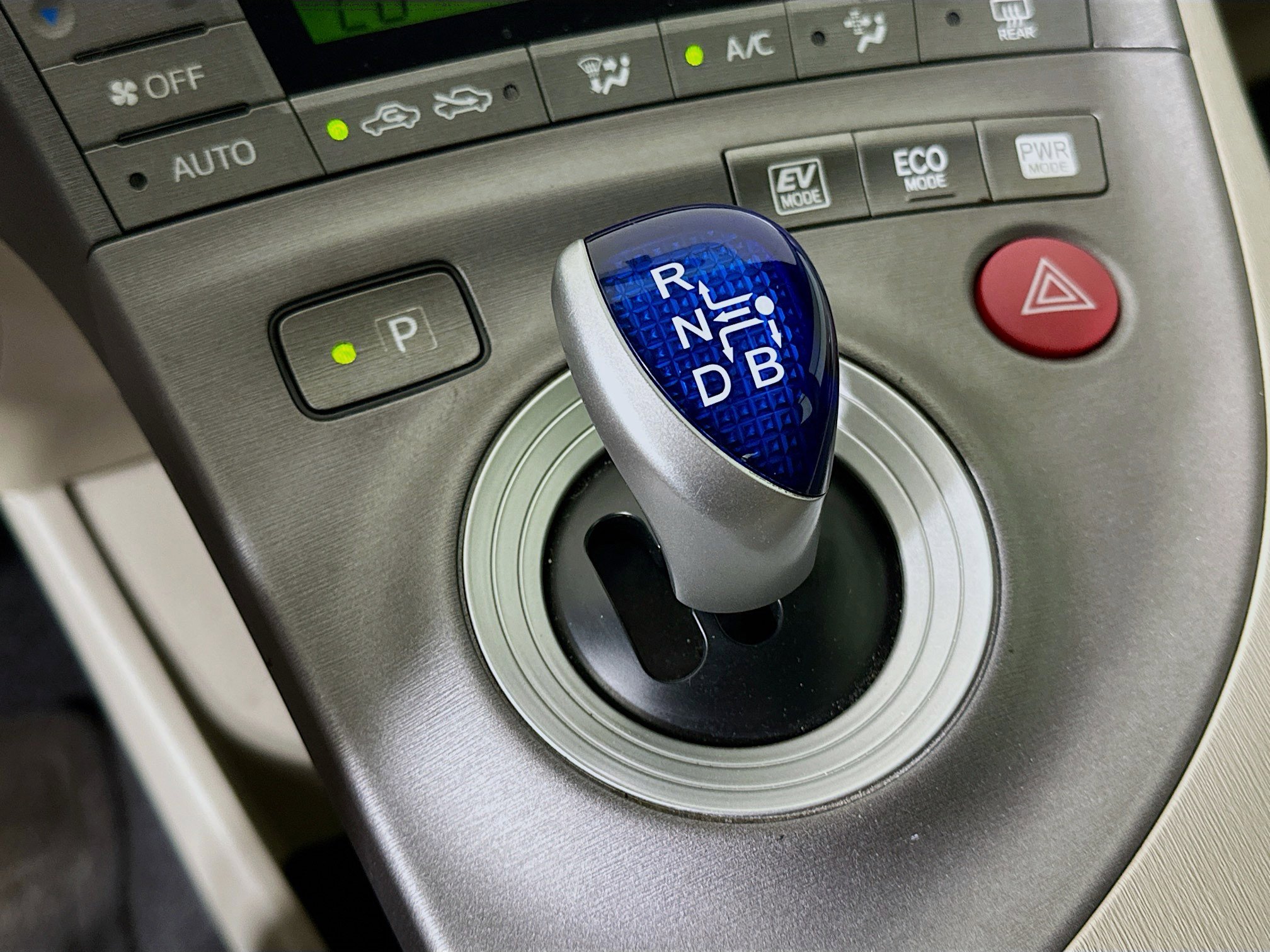 Used 2015 Toyota Prius Three w/ Preferred Accessory Package FWD image 23