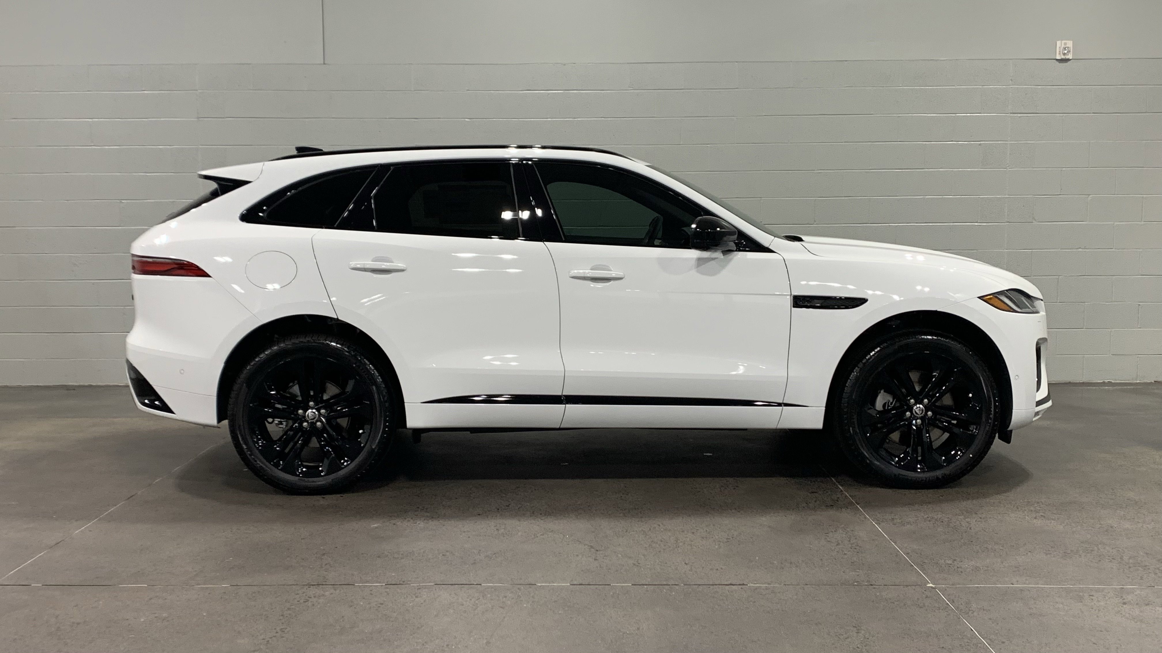 New 2026 Jaguar F-PACE R-Dynamic S image 13