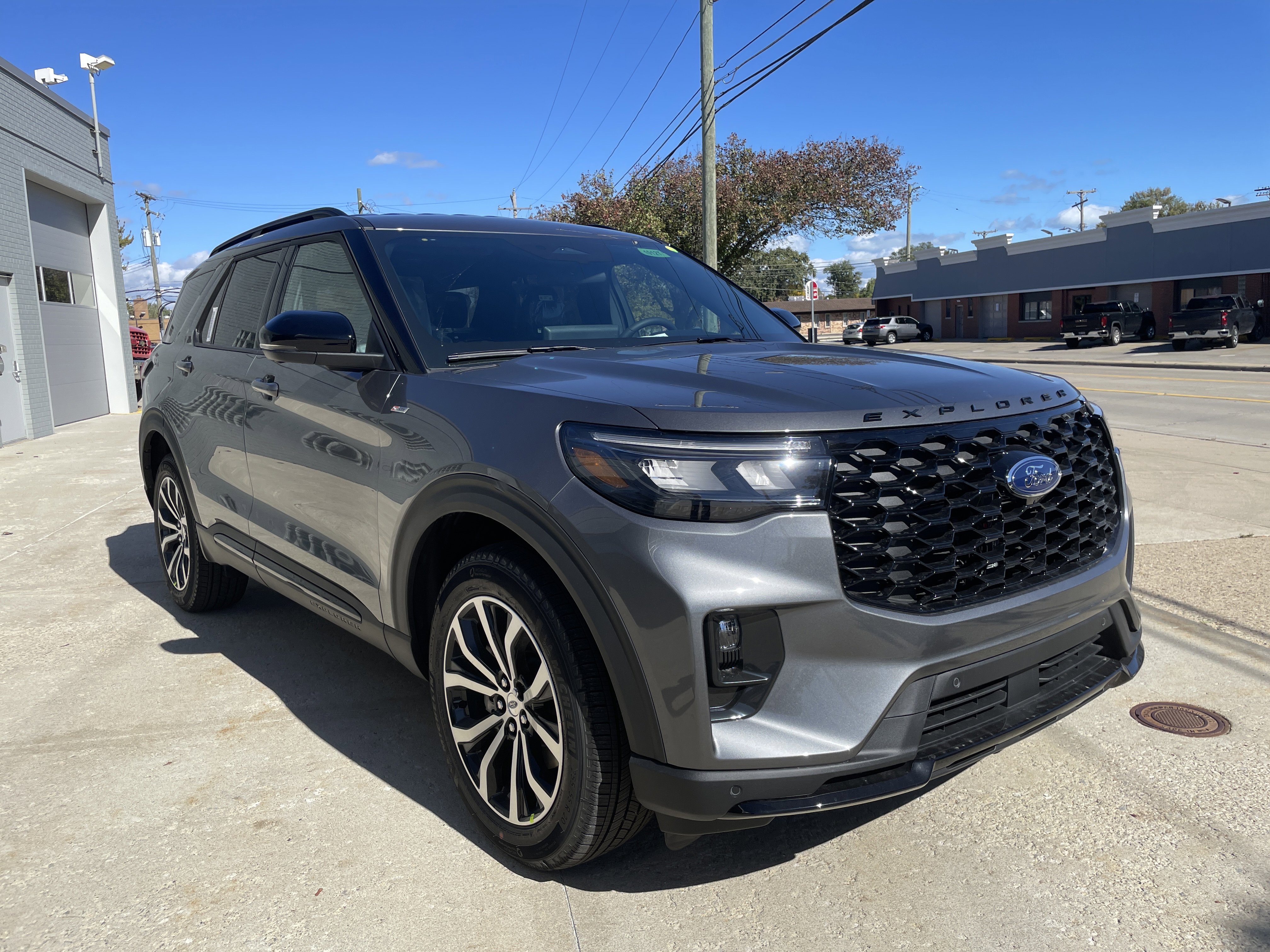 New 2026 Ford Explorer ST-Line image 2