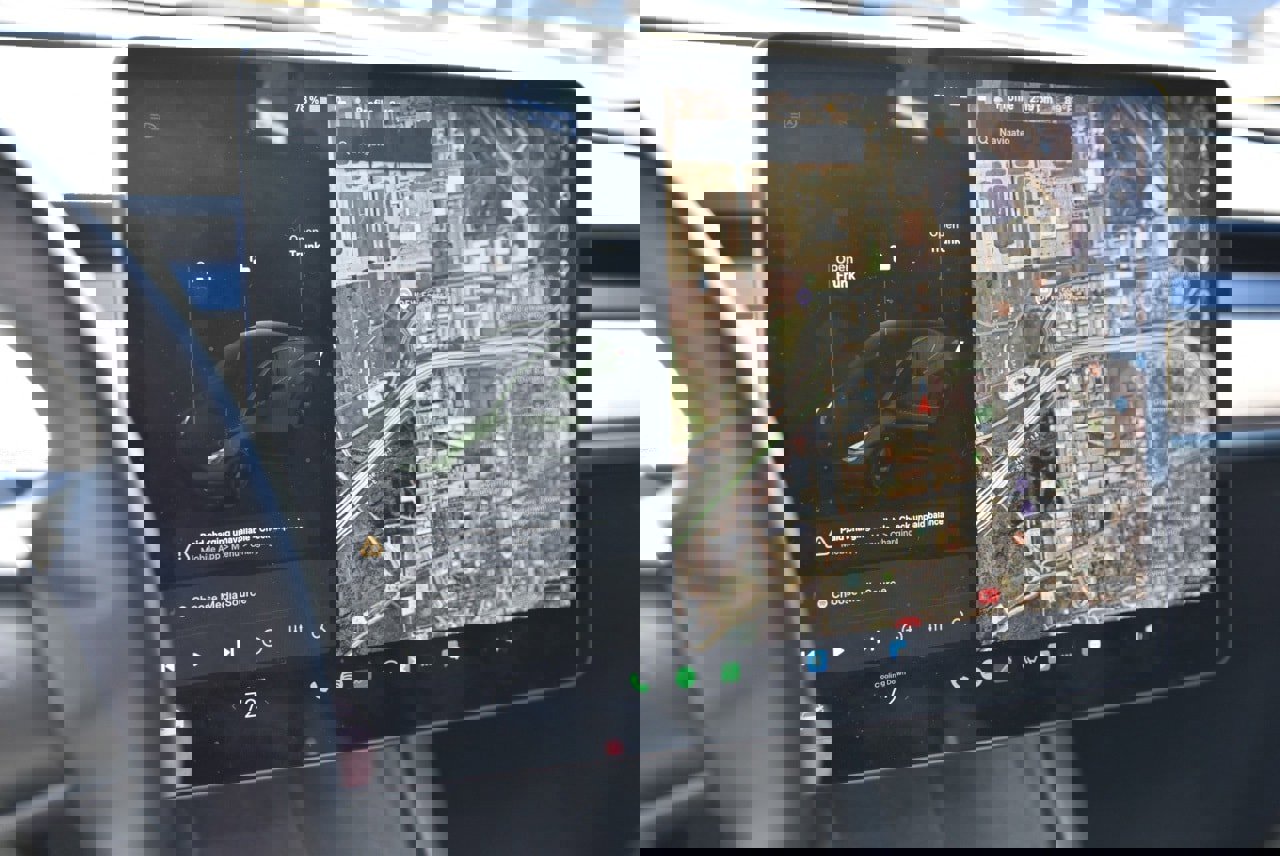 Used 2021 Tesla Model 3 Standard Range Plus image 7