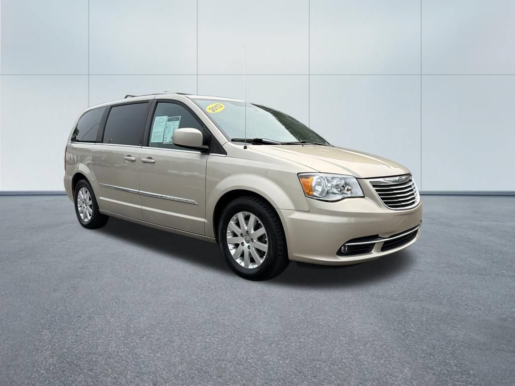 Used 2013 Chrysler Town & Country Touring FWD image 4