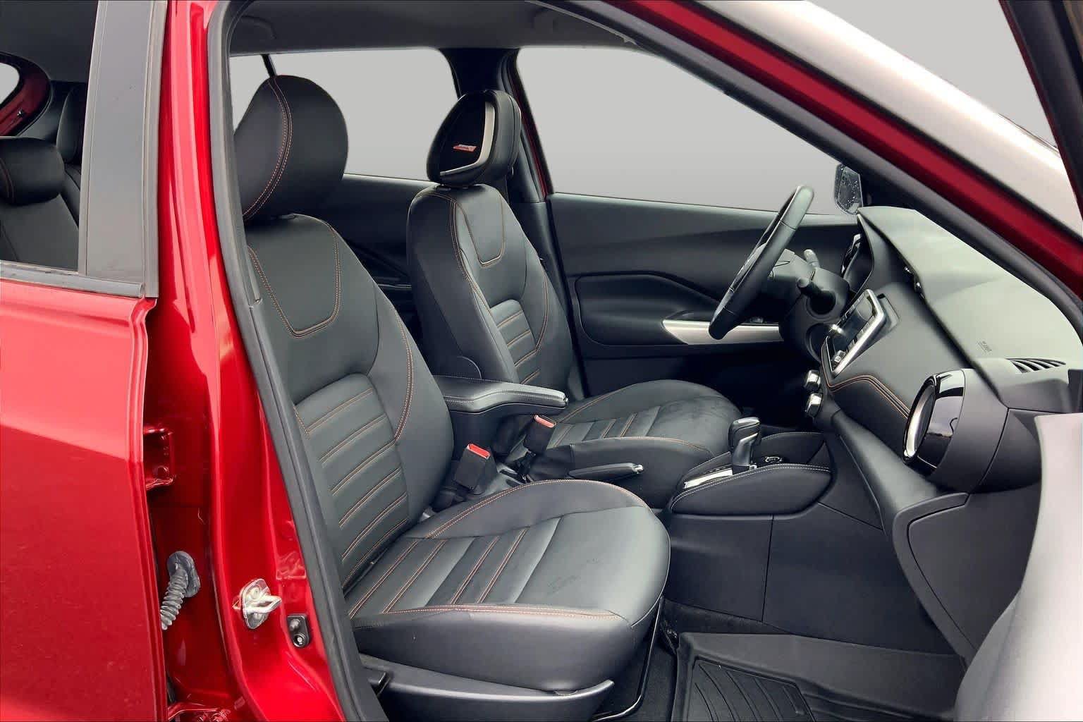 Used 2020 Nissan Kicks SR w/ SR Premium Package FWD image 9
