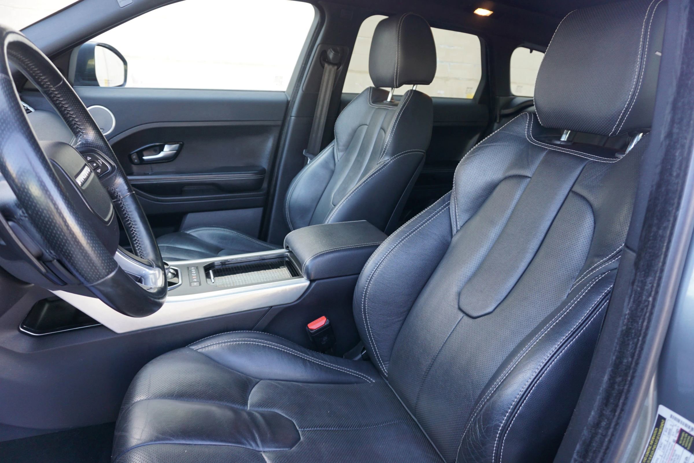 Used 2015 Land Rover Range Rover Evoque Dynamic AWD/4WD image 29