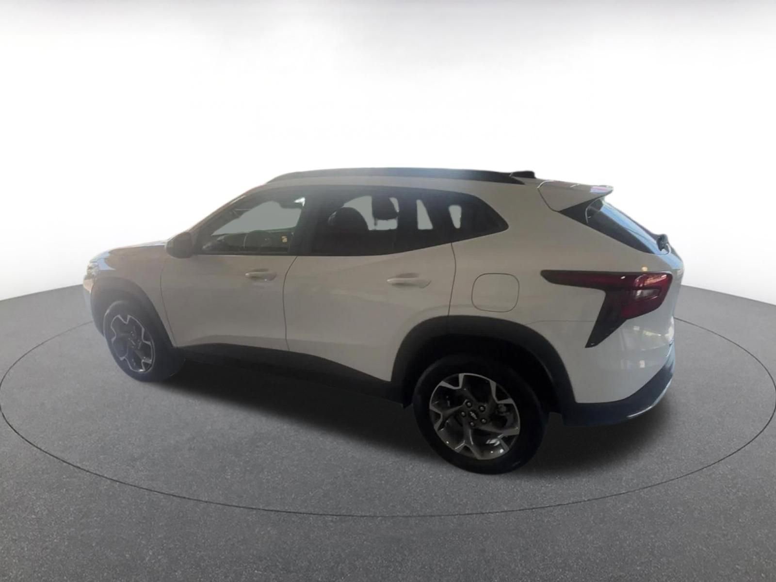 Used 2025 Chevrolet Trax LT w/ LT Convenience Package FWD image 10