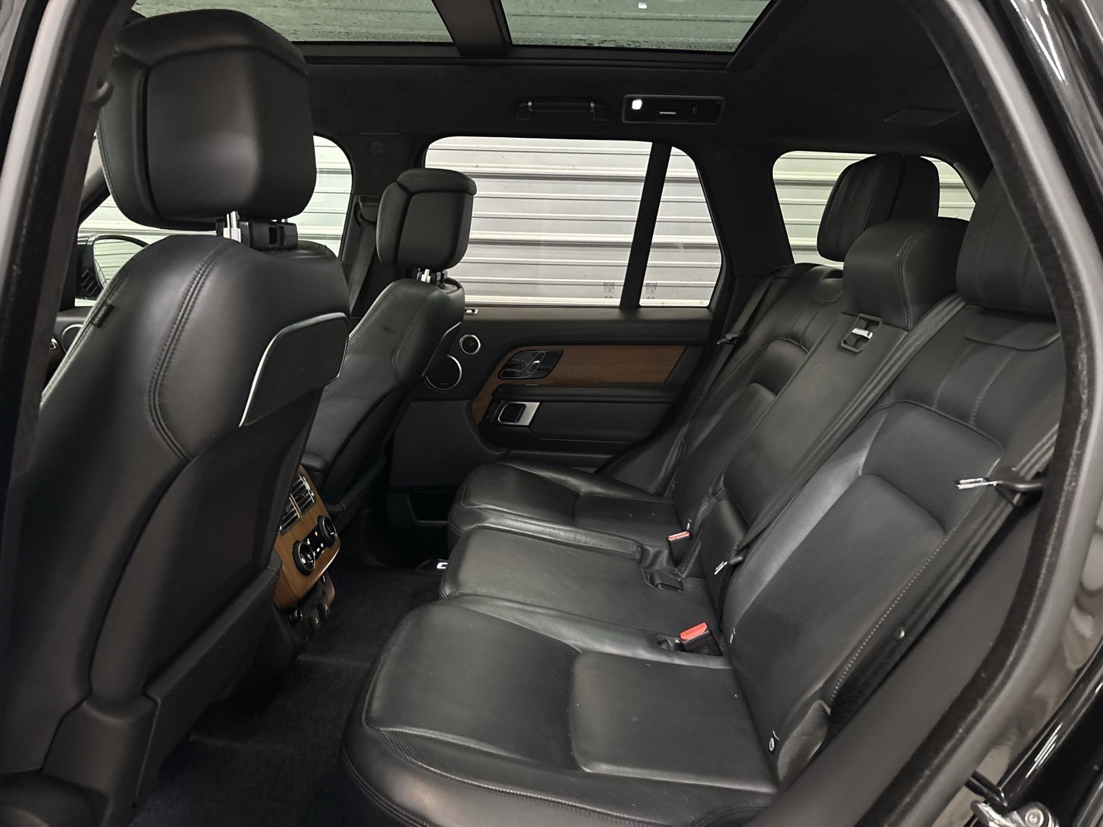 Used 2018 Land Rover Range Rover Autobiography image 22