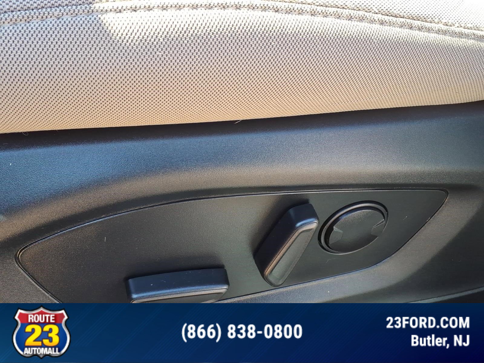Used 2024 Ford Explorer XLT image 21