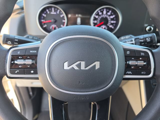 Used 2023 Kia Carnival LX FWD image 38