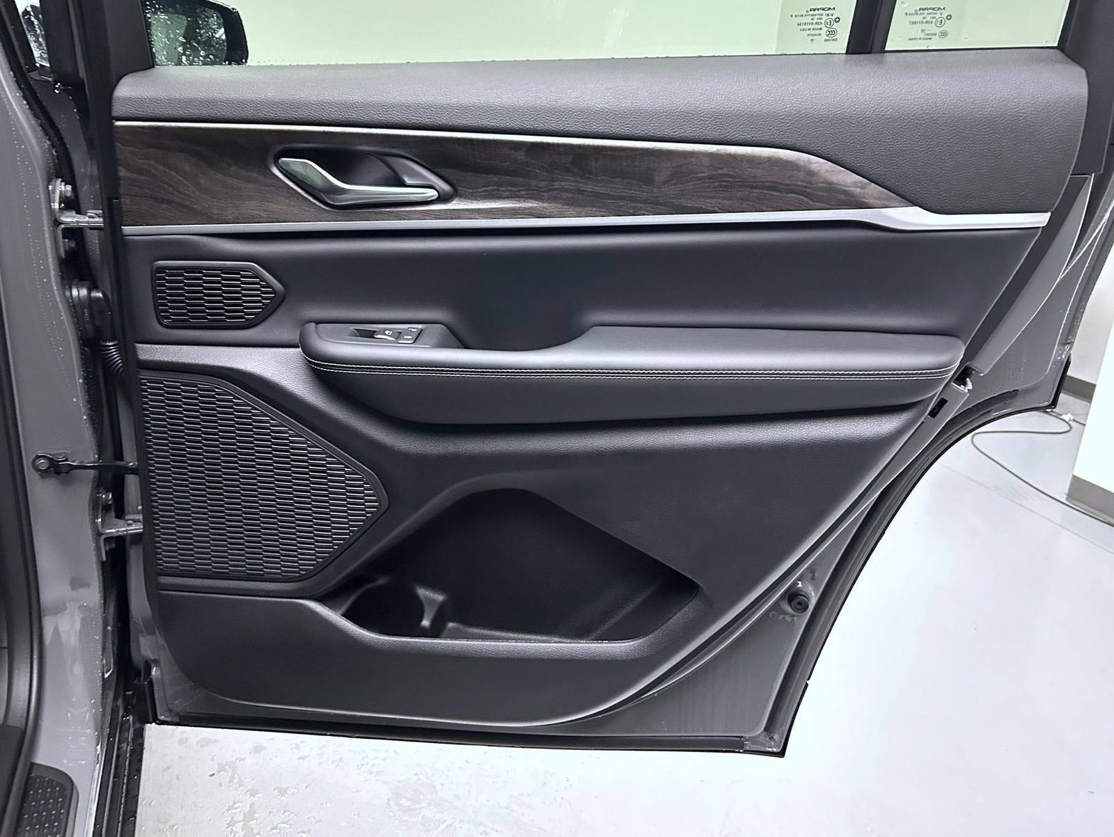 New 2027 Jeep Grand Cherokee L Limited AWD/4WD image 17