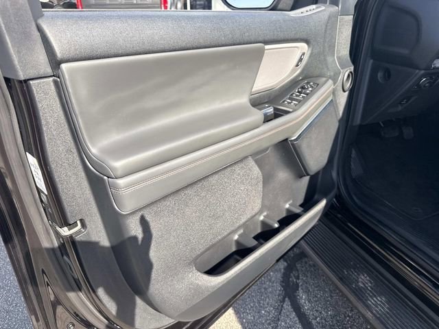 Certified 2025 Ford Expedition Active image 23