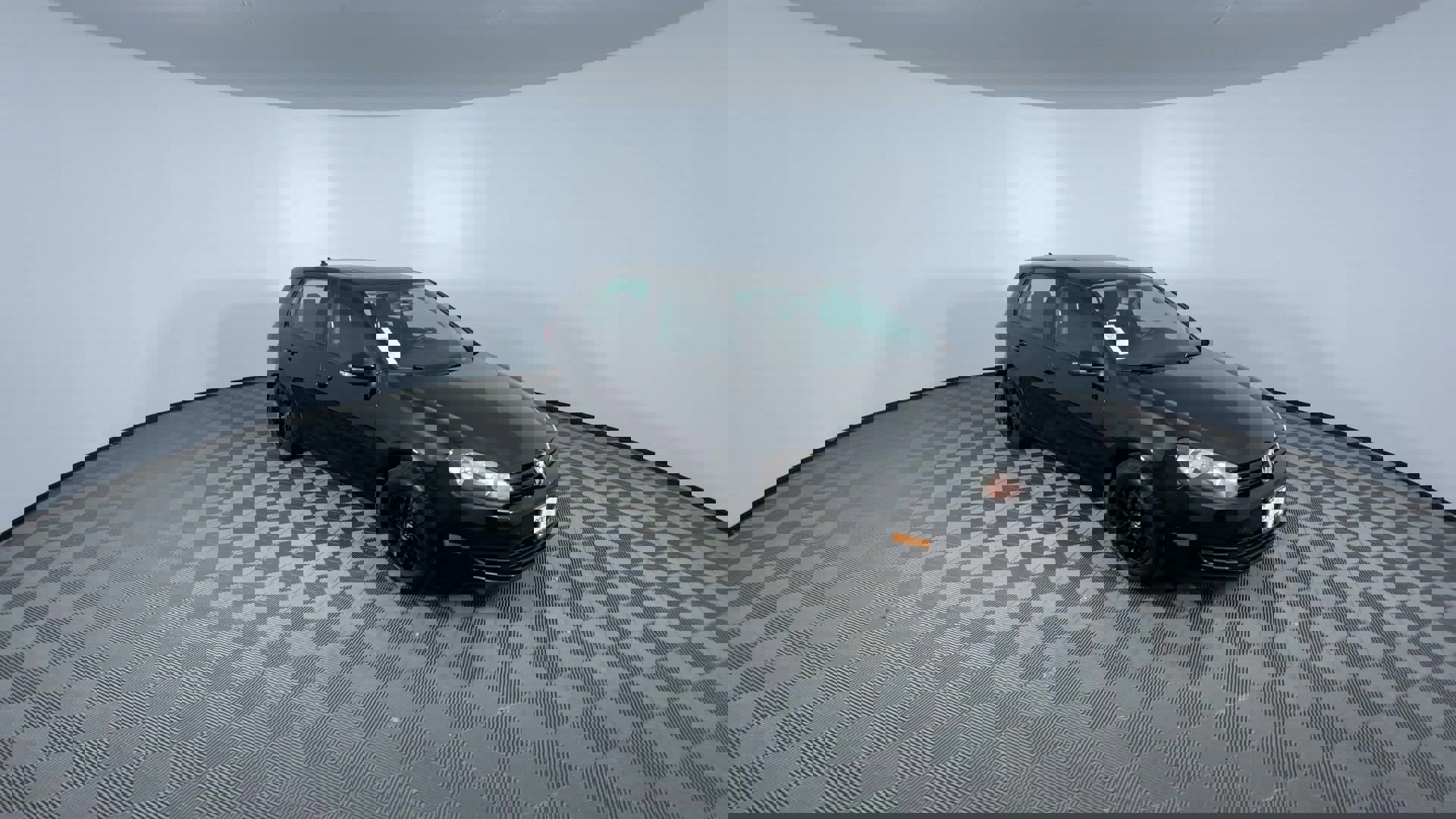 Used 2012 Volkswagen Golf 4-Door image 2