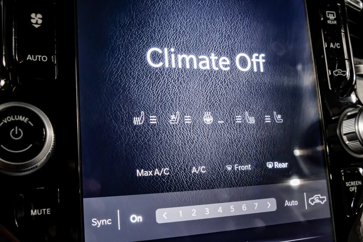 Used 2022 RAM 3500 Limited w/ Body Color Bumper Group AWD/4WD image 27