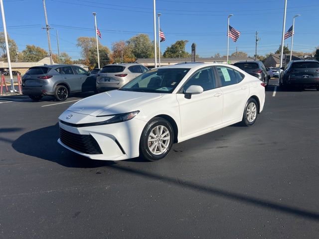 Used 2025 Toyota Camry LE image 18
