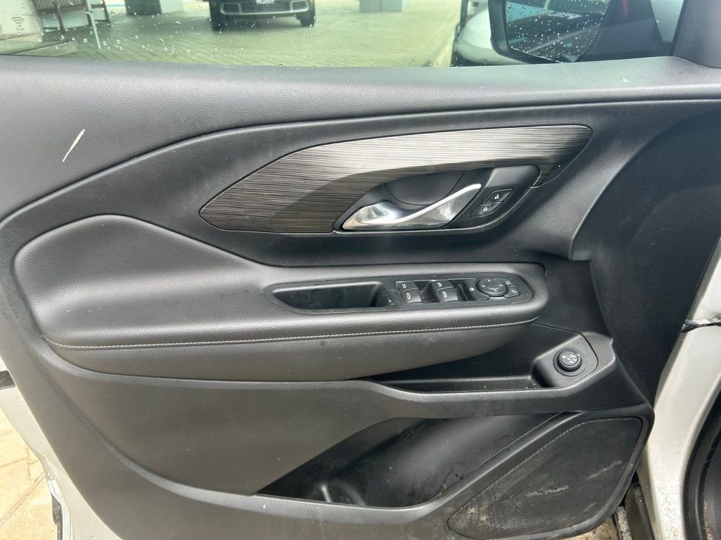 Used 2022 GMC Terrain SLE w/ Driver Convenience Package FWD image 3