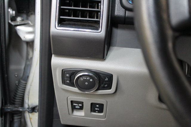 Used 2018 Ford F150 XLT w/ Equipment Group 302A Luxury AWD/4WD image 15