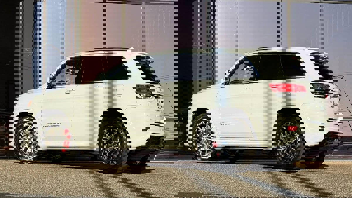 Used 2015 Jeep Grand Cherokee SRT w/ Trailer Tow Group IV image 8