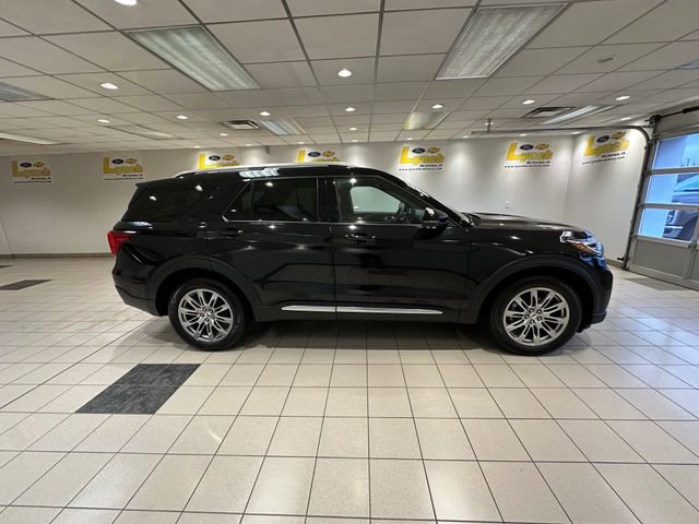 Certified 2025 Ford Explorer Platinum AWD/4WD image 3