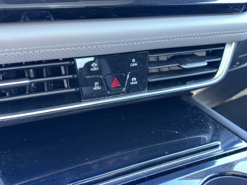 Certified 2025 Volkswagen Atlas Peak Edition SE AWD/4WD image 6