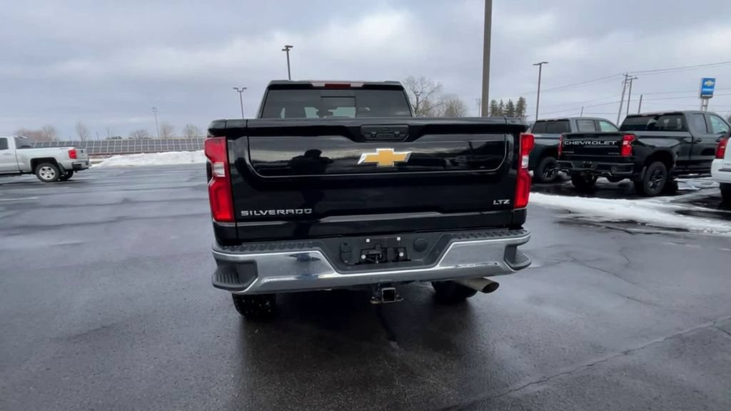 Used 2023 Chevrolet Silverado 2500 LTZ w/ LTZ Convenience Package AWD/4WD image 7