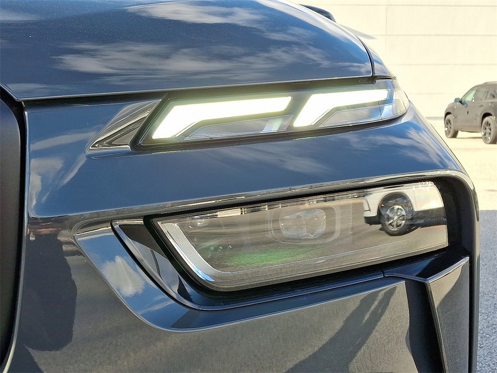 Certified 2024 BMW X7 xDrive40i w/ Executive Package image 12