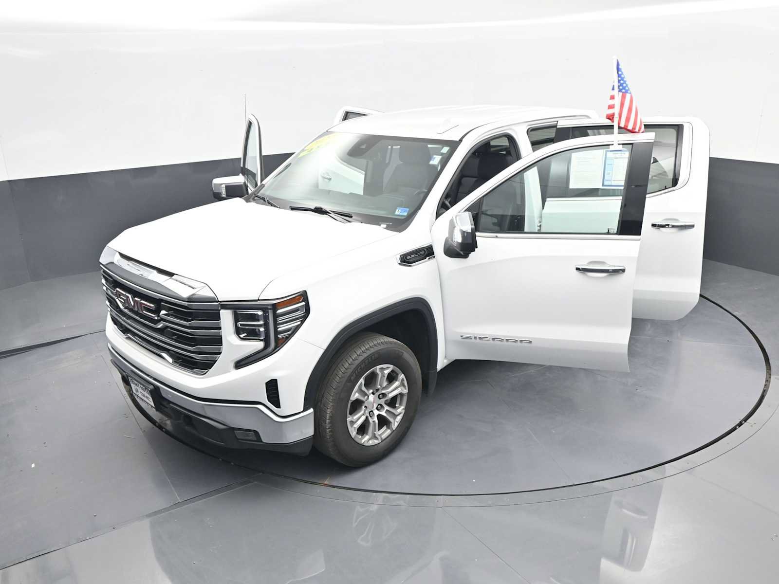 Used 2024 GMC Sierra 1500 SLT AWD/4WD image 28