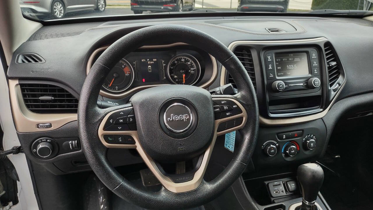 Used 2017 Jeep Cherokee Sport image 14