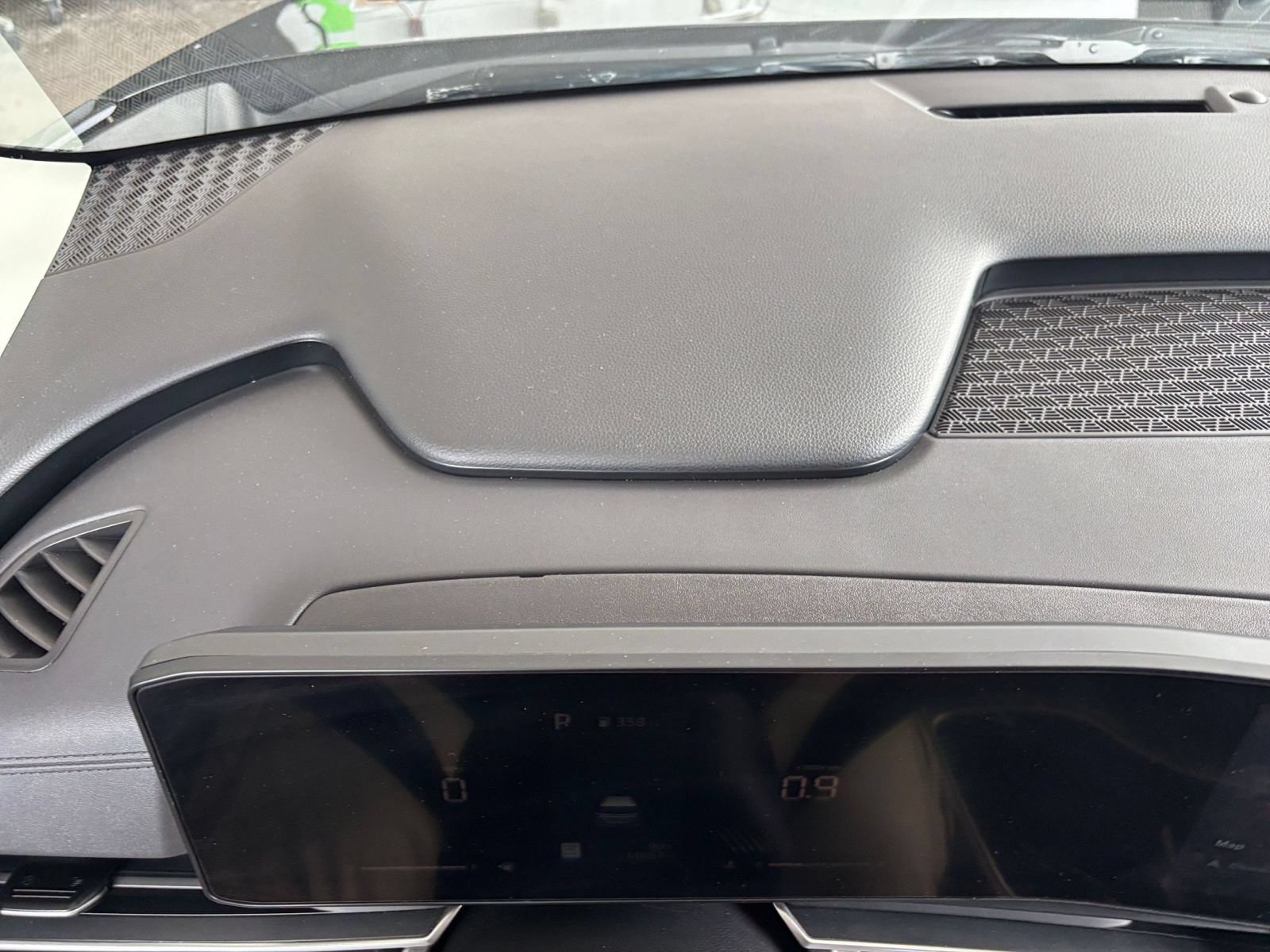Used 2026 Kia Carnival FWD image 36