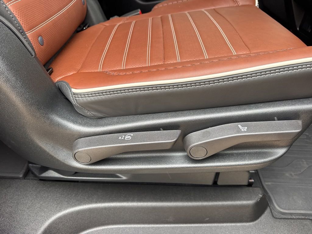 Used 2024 GMC Yukon XL Denali Ultimate w/ LPO, Illumination Package image 47