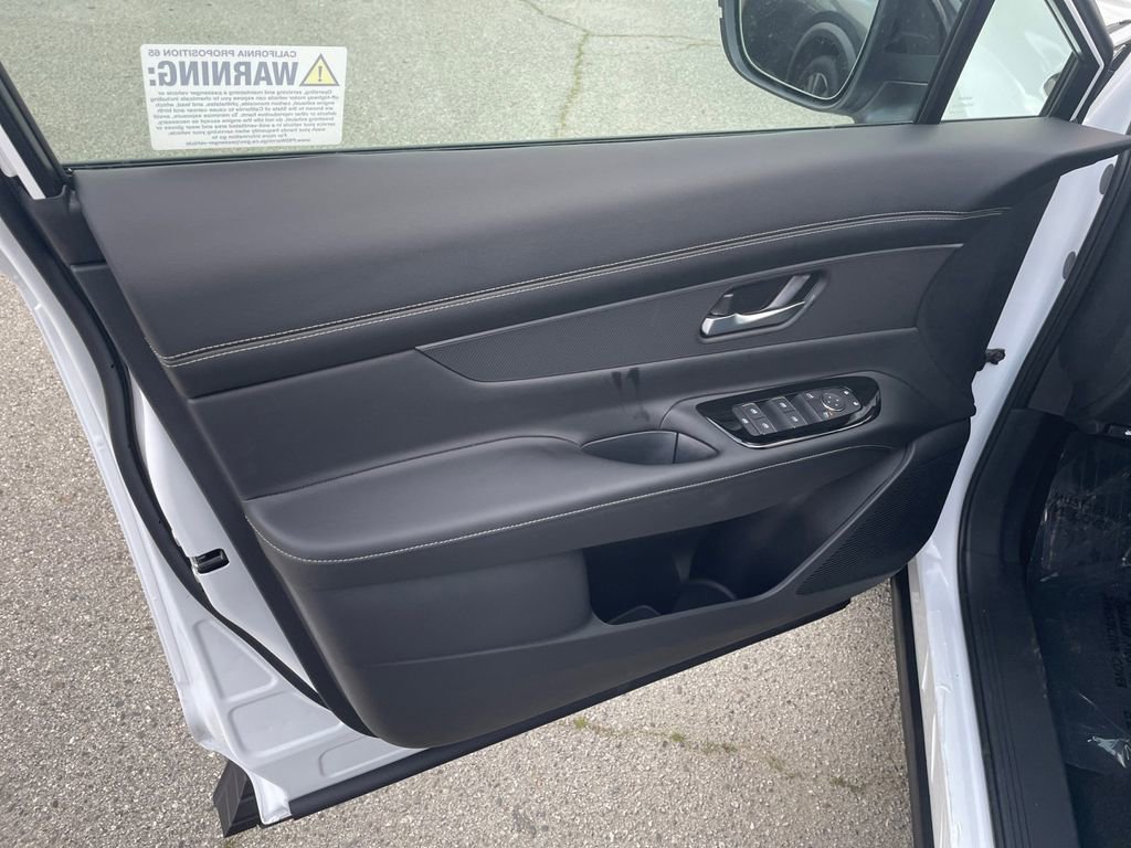 Certified 2025 Nissan Murano SV image 13