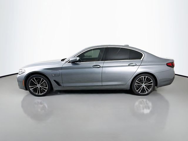 Used 2023 BMW 530e xDrive w/ Premium Package image 4