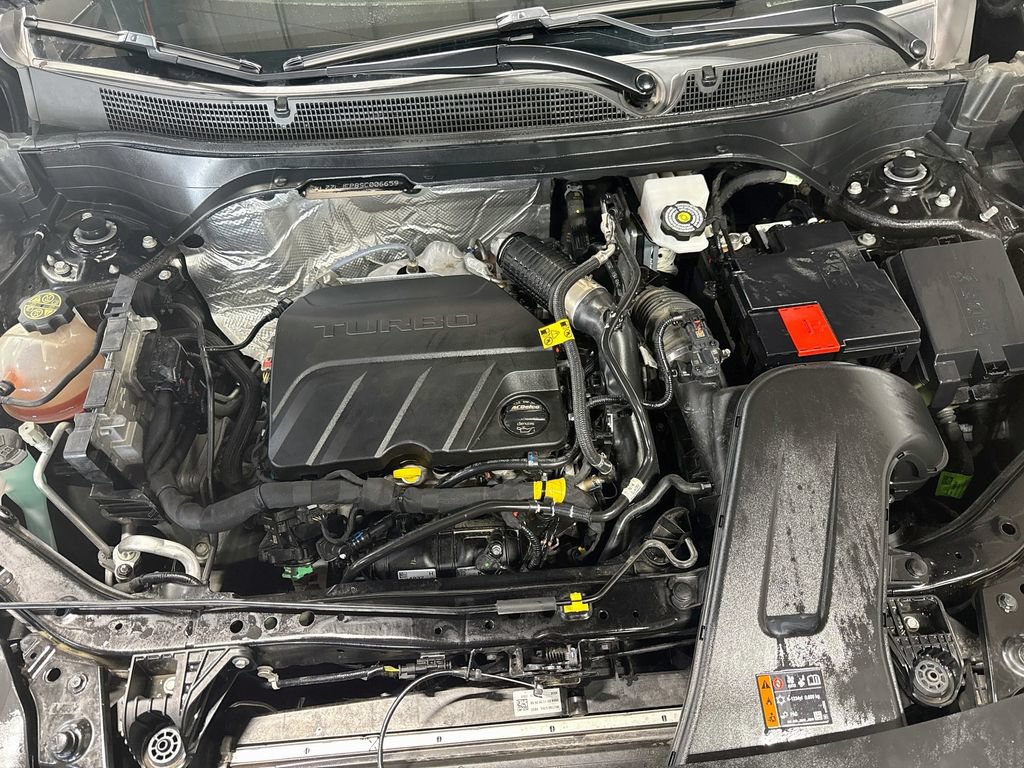Used 2025 Chevrolet Trax RS w/ Sunroof Package FWD image 28