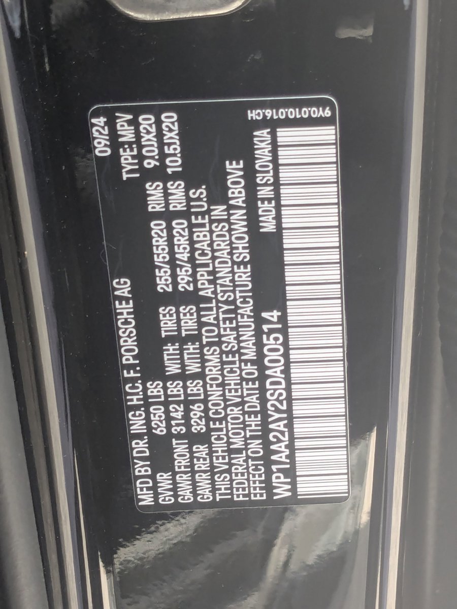 Certified 2025 Porsche Cayenne image 30