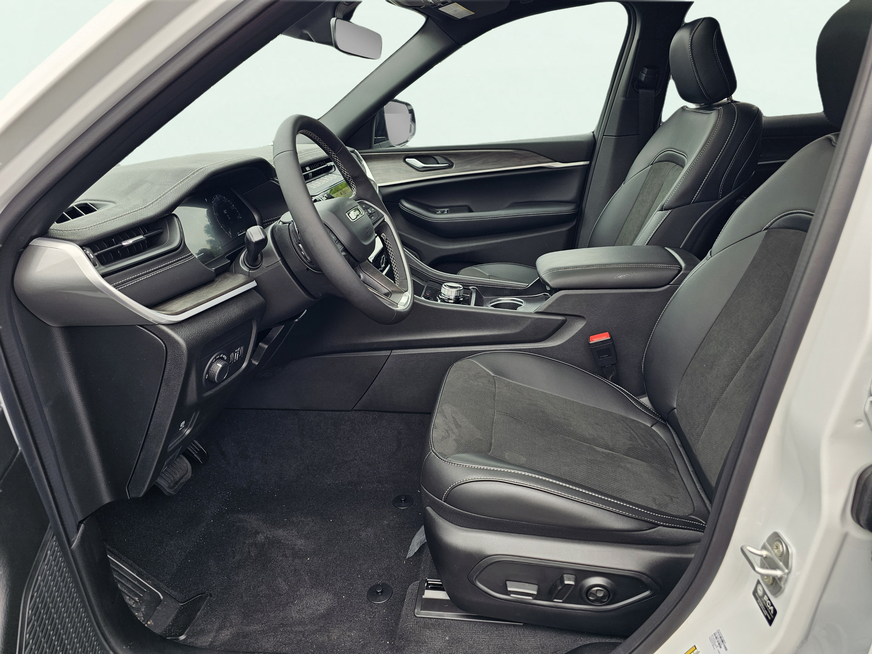 New 2026 Jeep Grand Cherokee L 2WD image 16