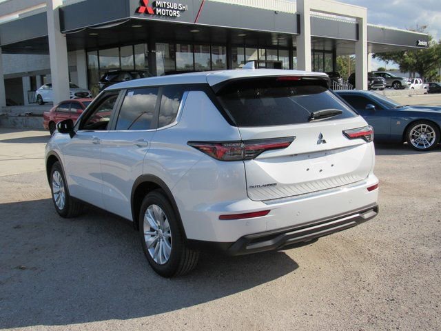New 2026 Mitsubishi Outlander ES image 5