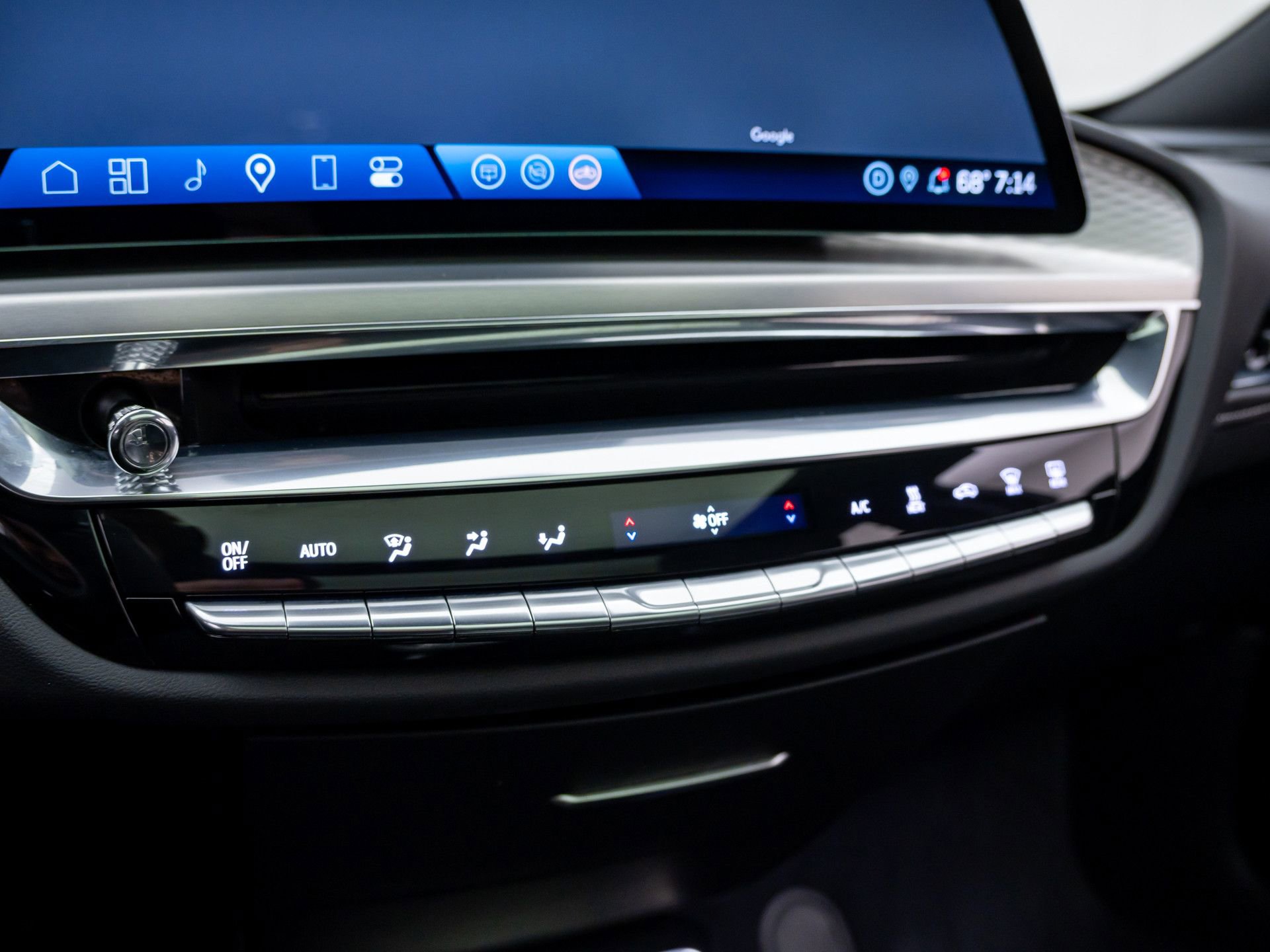 Certified 2025 Cadillac Lyriq Luxury w/ LPO, Floor Liner Package image 31