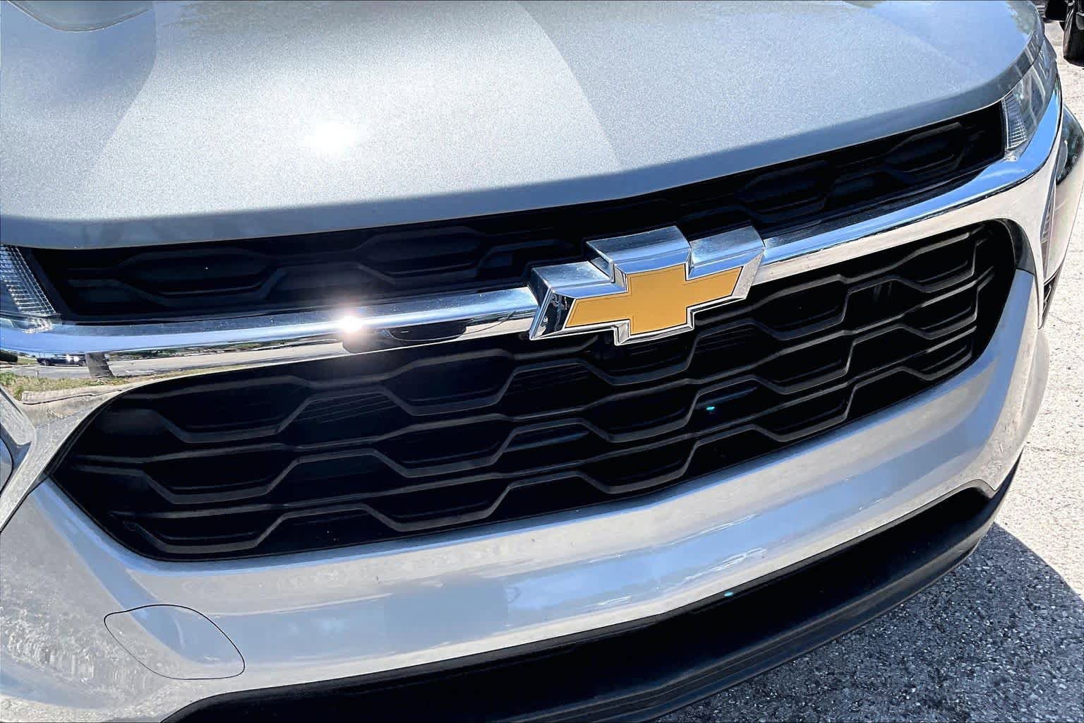 Used 2024 Chevrolet Trax LS w/ Driver Confidence Package FWD image 30