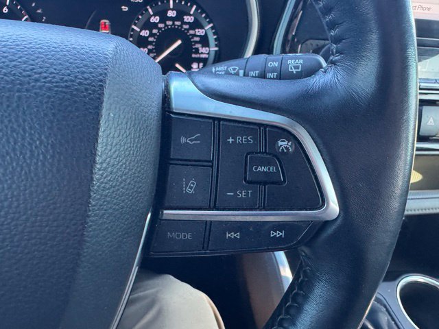 Used 2020 Toyota Highlander XLE AWD/4WD image 22
