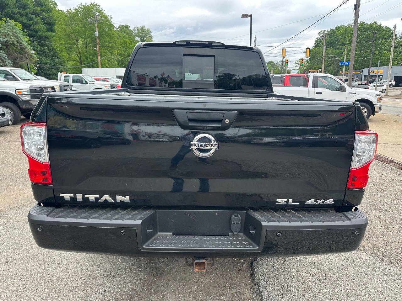 Used 2018 Nissan Titan SL AWD/4WD image 5