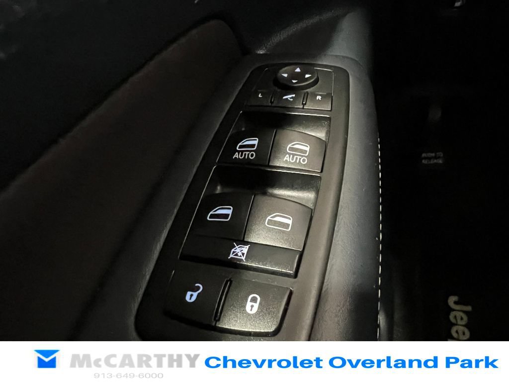 Used 2015 Jeep Grand Cherokee Overland AWD/4WD image 17