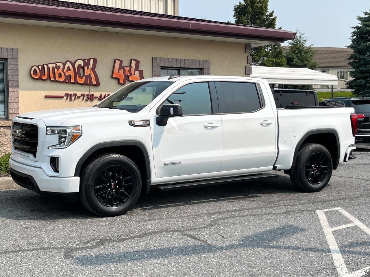Used 2021 GMC Sierra 1500 Elevation w/ Preferred Package image 3