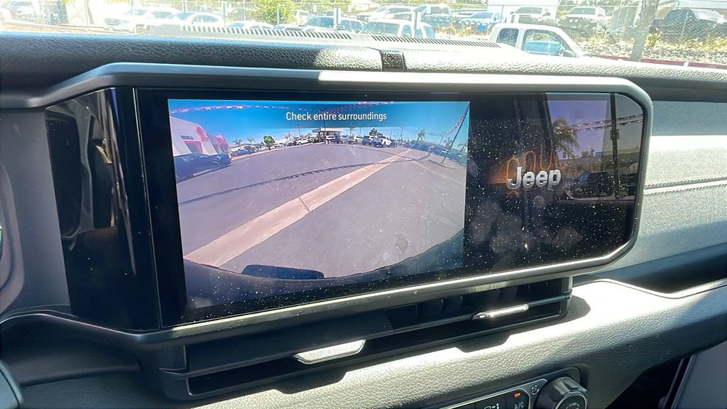 Used 2024 Jeep Wrangler Unlimited AWD/4WD image 23