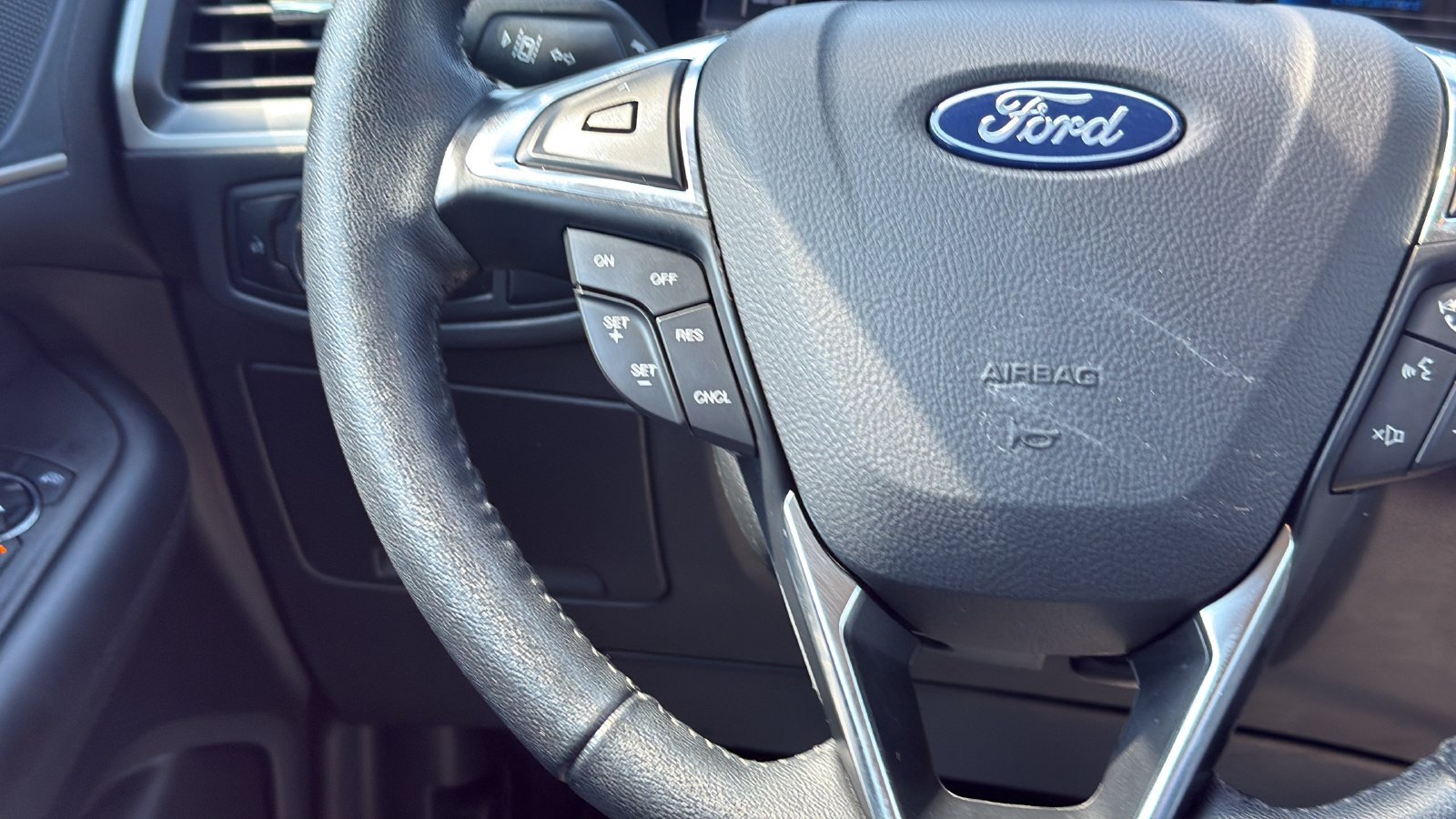 Used 2024 Ford Edge SEL AWD/4WD image 16