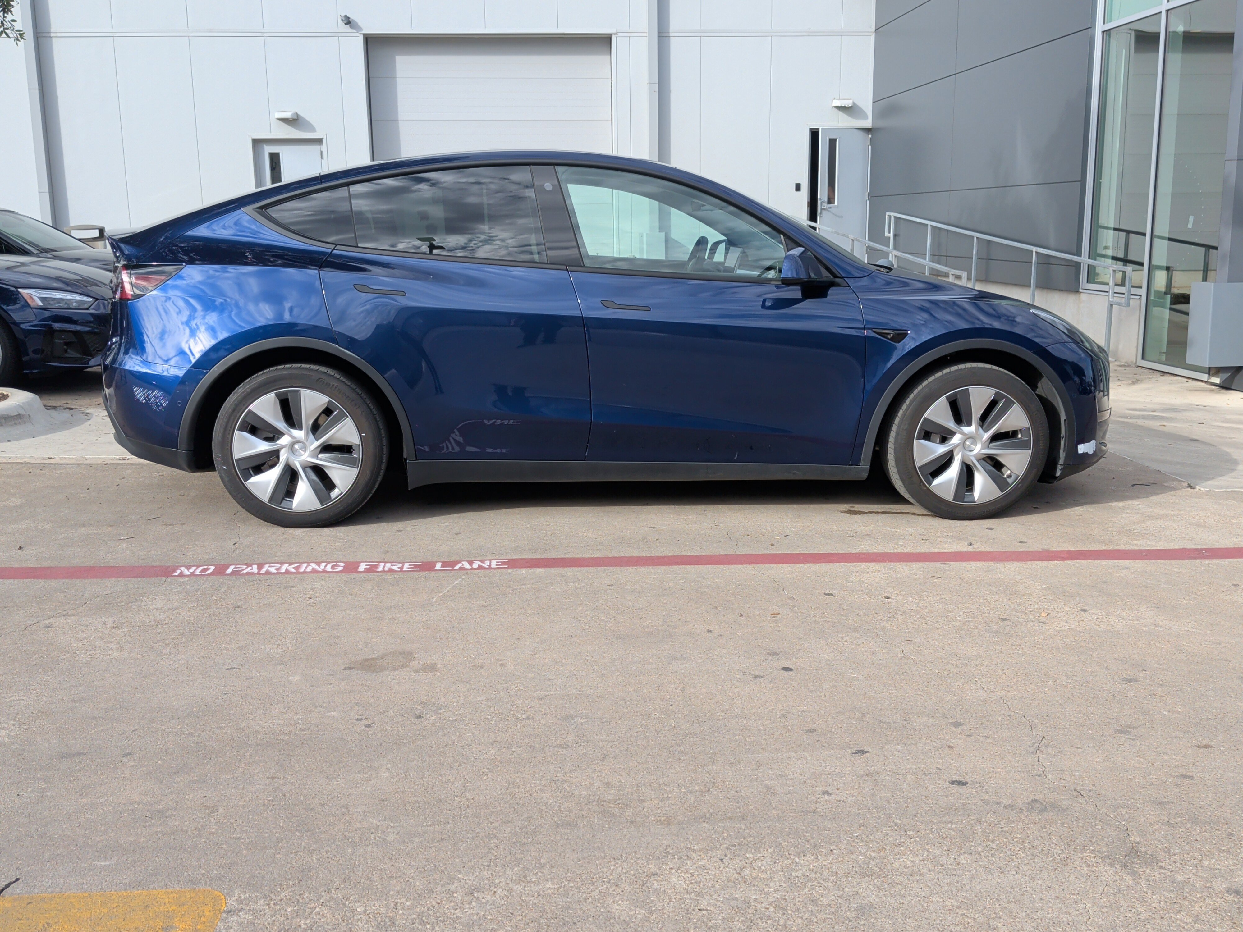 Used 2022 Tesla Model Y Long Range AWD/4WD image 11