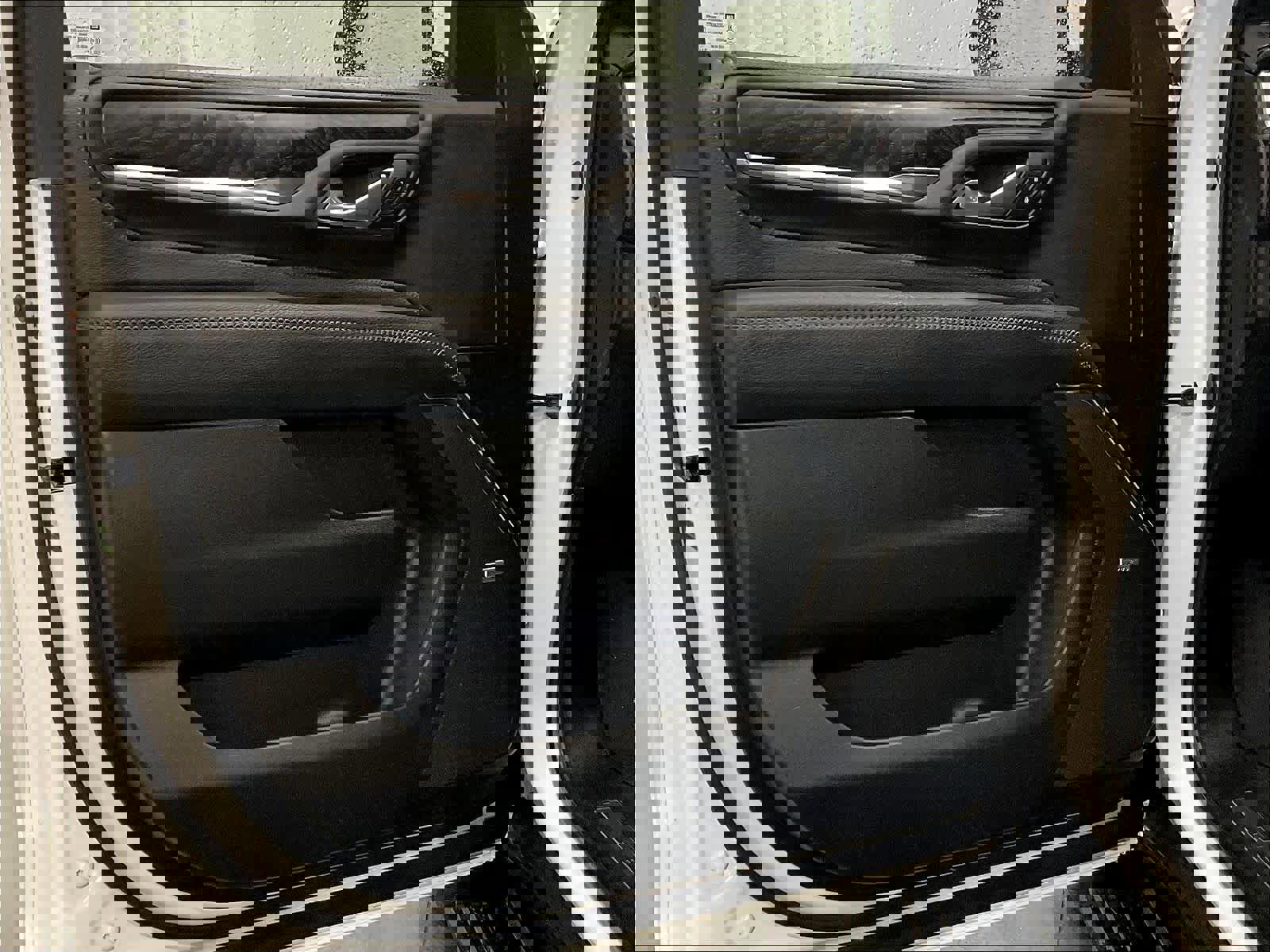 Used 2023 GMC Yukon Denali w/ Denali Reserve Package image 9