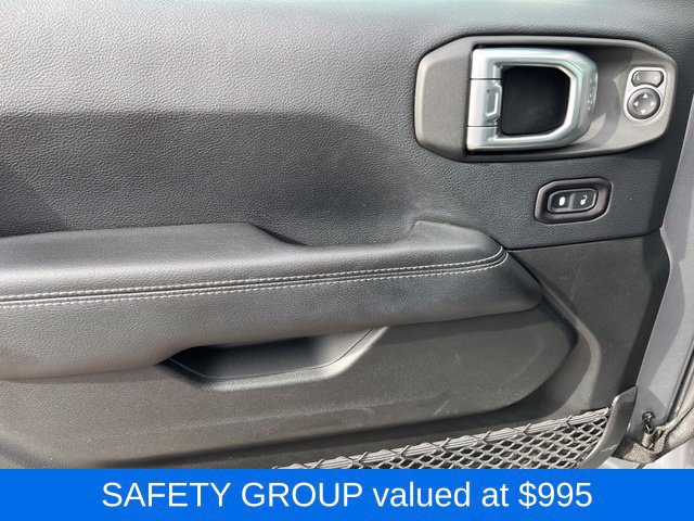 Used 2018 Jeep Wrangler Unlimited Sahara AWD/4WD image 13